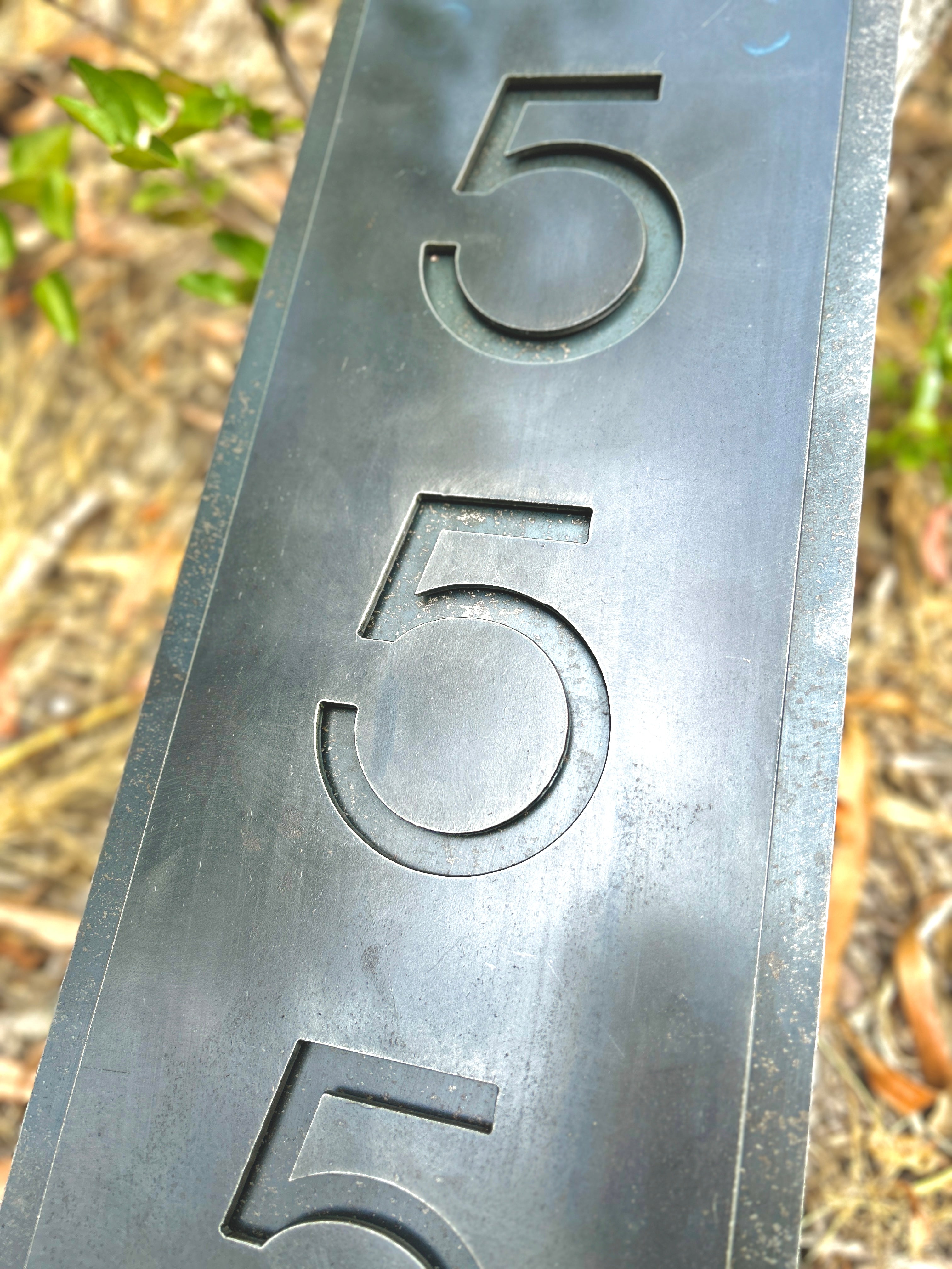 Número Doble Placa de Acero
