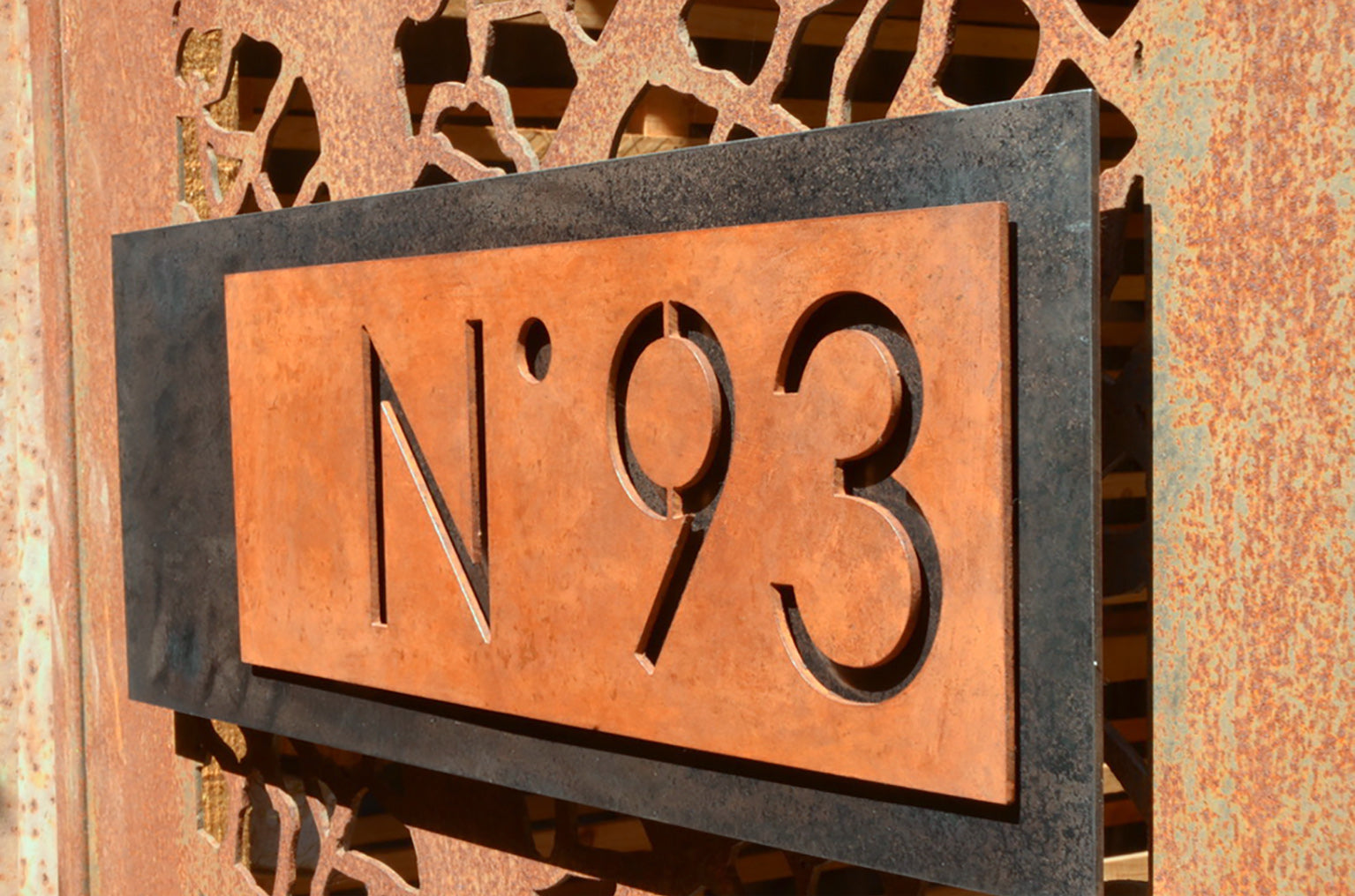 Número Doble Placa de Acero