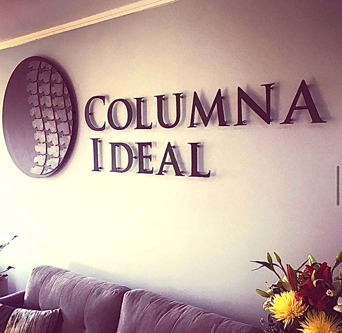 Letrero de logo y letras sueltas para empresa columna ideal 
